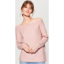 Sweter z prostym dekoltem - Różowy. Swetry damskie Mohito. Za 99.99 zł.