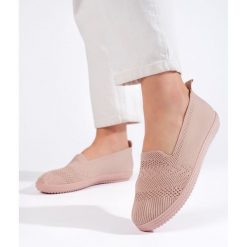 Różowe materiałowe slip on damskie. Czerwone trampki i tenisówki damskie bez wzorów, z materiału, bez zapięcia. Za 80.05 zł.