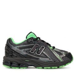 Sneakersy New Balance. Czarne trampki i tenisówki chłopięce New Balance, bez wzorów, bez zapięcia. Za 409.99 zł.
