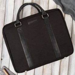 Torba męska na ramię lub do ręki wegańska do pracy na laptopa czarna Paolo Peruzzi E-14-BL. Czarne torby na laptopa męskie bez wzorów, z bawełny. Za 159.99 zł.