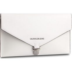 Torebka CALVIN KLEIN JEANS - Sculpted Ew Clutch (V Flap) K60K605237 102. Torebki do ręki damskie marki Calvin Klein Jeans. Za 359.00 zł.