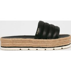 Gant - Klapki Cape Coral. Czarne klapki damskie GANT, bez wzorów, z materiału, bez obcasa, na obcasie, bez zapięcia. W wyprzedaży za 279.90 zł.