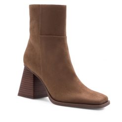 Botki Nine West. Brązowe botki damskie Nine West, bez obcasa, na słupku, bez zapięcia. Za 279.99 zł.