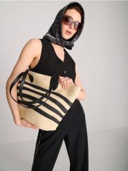 Pleciona torebka shopper na ramię - wielobarwny. Torby na ramię damskie Sinsay, bez wzorów, na ramię, bez dodatków. W wyprzedaży za 39.99 zł.