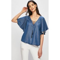 Guess Jeans - Top. Niebieskie t-shirty damskie Guess Jeans, m, z aplikacjami, z jeansu, casualowe, bez kołnierzyka. W wyprzedaży za 249.90 zł.