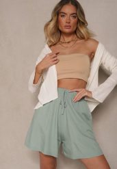 Jasnozielone Szorty z Bawełny High Waist Ozdobione Wiązaniem Selmio. Zielone szorty damskie Renee, l, z aplikacjami, z bawełny, eleganckie, z podwyższonym stanem. Za 19.99 zł.