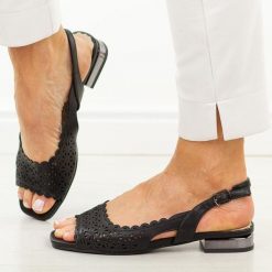 Czarne sandały damskie na obcasie Potocki 43339. Czarne sandały damskie POTOCKI, bez wzorów, ze skóry, bez obcasa, na obcasie, bez zapięcia. Za 169.00 zł.