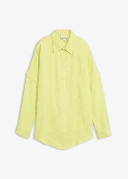 Koszula oversize z przewiewnego muślinu. Zielone koszule damskie bonprix, bez wzorów, z bawełny, bez kołnierzyka, bez ramiączek. Za 59.99 zł.