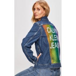 Calvin Klein Jeans - Kurtka jeansowa. Niebieskie kurtki damskie Calvin Klein Jeans, m, bez wzorów, z bawełny, krótkie, bez kaptura. W wyprzedaży za 459.90 zł.