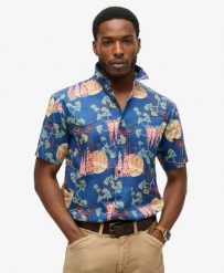 Superdry Koszula Hawaiian z modalu i bawełny – WISTERIA BLUE. Niebieskie koszule męskie Superdry., m, bez wzorów, z bawełny, bez kołnierzyka, bez ramiączek. Za 290.00 zł.