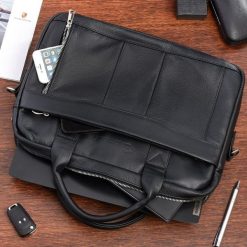 Skórzana torba na laptop duża męska pojemna premium Beltimore czarna J13. Czarne torby na laptopa męskie bez wzorów. Za 439.99 zł.