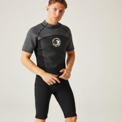 Wetsuit męska pianka neoprenowa krótka 2mm. Czarne kąpielówki męskie Regatta, m, bez wzorów, z neoprenu, krótkie, do pływania. W wyprzedaży za 262.20 zł.