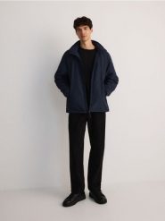 Kurtka z kapturem - granatowy. Niebieskie kurtki męskie Reserved, l, bez wzorów, z tkaniny, z kapturem. W wyprzedaży za 59.99 zł.