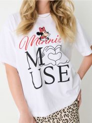 Bawełniana koszulka z nadrukiem Minnie Mouse - biały. Białe t-shirty damskie Sinsay, l, bez wzorów, z bawełny, bez kołnierzyka. W wyprzedaży za 24.99 zł.