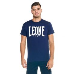 Męska koszulka z krótkim rękawem w stylu vintage. Niebieskie buty sportowe męskie LEONE 1947 APPAREL, l, bez wzorów, z tkaniny, bez kołnierzyka, bez ramiączek, na fitness i siłownię. Za 54.73 zł.