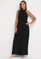 Czarny Taliowany Kombinezon z Dekoltem Typu Halter z Gumką w Pasie i Materiałowym Paskiem Xolefia. Czarne sukienki damskie Born2be, na co dzień, bez wzorów, z jeansu, eleganckie, bez kołnierzyka, bez ramiączek, proste. Za 109.99 zł.