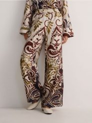 Szerokie spodnie w piżamowym stylu - wielobarwny. Spodnie materiałowe damskie Reserved, l, bez wzorów, z satyny. W wyprzedaży za 59.99 zł.