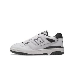 Buty do chodzenia dla dorosłych New Balance 550. Białe obuwie sportowe damskie New Balance, bez wzorów, trekkingowe. Za 614.00 zł.
