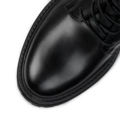 Trzewiki Geox. Czarne botki damskie Geox, bez obcasa, na płaskiej podeszwie, bez zapięcia. Za 749.99 zł.