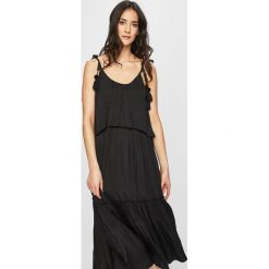 Pepe Jeans - Sukienka Larisa. Czarne sukienki damskie Pepe Jeans, s, bez wzorów, z jeansu, casualowe, bez kołnierzyka, bez ramiączek. W wyprzedaży za 279.90 zł.