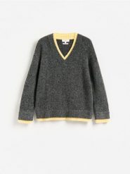 Sweter z dodatkiem wełny - szary. Szare swetry damskie Reserved, l, bez wzorów, z dzianiny, bez kołnierzyka, bez ramiączek, bez kaptura. Za 179.99 zł.