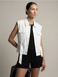 Koszula bez rękawów z wiskozą i domieszką lnu - biały. Białe koszule damskie Sinsay, l, bez wzorów, z wiskozy, bez kołnierzyka, bez ramiączek. Za 49.99 zł.