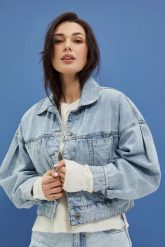 Kurtka jeansowa oversize. Kurtki damskie MOODO, xl, bez wzorów, z bawełny, bez kaptura. W wyprzedaży za 71.99 zł.