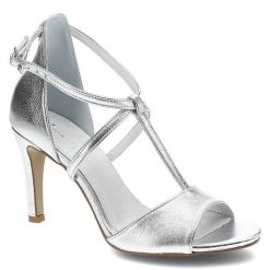 Sandały damskie Maciejka, wykonane ze skóry naturalnej licowej z metalicznym wykończeniem z krzyżującymi się paskami odkrytym przodem i smukłym obcas. Szare klapki damskie Maciejka, bez wzorów, ze skóry, bez obcasa, na obcasie, bez zapięcia. Za 239.00 zł.