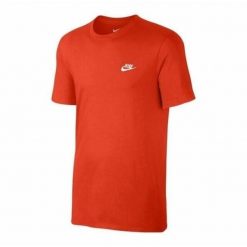 Koszulka sportowa męska Nike M Nsw Club Tee. Czerwone koszulki sportowe męskie Nike, m, bez wzorów, bez kołnierzyka, bez ramiączek, na jogę i pilates. Za 175.00 zł.