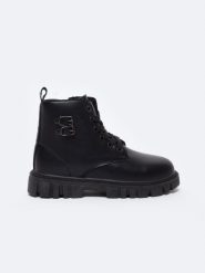 Trapery dziecięce unisex ze skóry ekologicznej czarne OO374084 906. Czarne buty zimowe dziewczęce Big Star, bez wzorów, ze skóry ekologicznej, z okrągłym noskiem, bez zapięcia. W wyprzedaży za 109.99 zł.