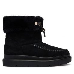 Śniegowce Guess. Czarne śniegowce i trapery damskie Guess. Za 714.99 zł.