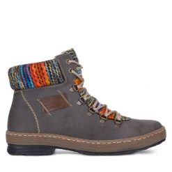 Botki Rieker. Szare botki damskie Rieker, bez obcasa, na płaskiej podeszwie, bez zapięcia. Za 258.99 zł.