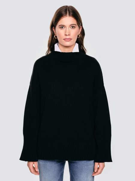 Sweter damski ze stójką oversize czarny Siena 906. Czarne swetry damskie Big Star, l, bez wzorów, z bawełny, klasyczne, bez kołnierzyka, bez ramiączek, bez kaptura. W wyprzedaży za 199.99 zł.