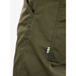 Spodnie turystyczne męskie Fjallraven Greenland Jeans Regular. Zielone spodnie sportowe męskie Fjällräven, na lato, m, bez wzorów, z jeansu, trekkingowe. Za 644.99 zł.