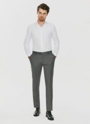 PAKO LORENTE – Ciemnaszare spodnie garniturowe w drobną kratę. Szare eleganckie spodnie męskie Pako Lorente, m, bez wzorów, z lycry. Za 489.99 zł.