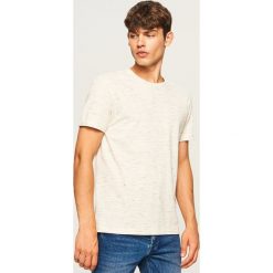 T-shirt z melanżowej dzianiny - Beżowy. Brązowe t-shirty damskie Reserved, l, bez wzorów, z dzianiny, bez kołnierzyka. Za 39.99 zł.