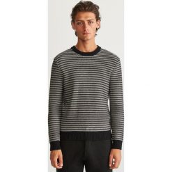 Sweter w paski - Czarny. Swetry damskie marki Reserved. W wyprzedaży za 49.99 zł.