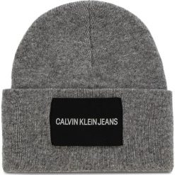Czapka CALVIN KLEIN JEANS - J Calvin Klein Jeans K40K400758 013. Szare czapki i kapelusze męskie Calvin Klein Jeans. Za 179.00 zł.