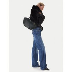 Torebka Guess. Brązowe torebki do ręki damskie Guess, z aplikacjami, bez dodatków. Za 234.99 zł.