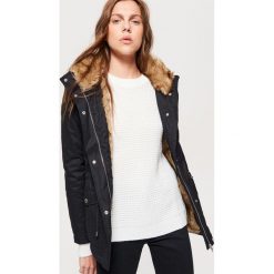 Kurtka typu parka - Czarny. Kurtki damskie marki Cropp. W wyprzedaży za 129.99 zł.