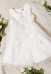 Biała Sukienka Balowa z Wiązaniem w Talii i Dekoracyjną Różą z Tiulem Alymena. Białe sukienki dla dziewczynek Born2be, z aplikacjami, z tiulu, eleganckie, bez ramiączek. Za 34.99 zł.