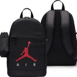 Plecak sportowy szkolny Nike Air Jordan 9B0503023 z piórnikiem. Czarne plecaki damskie Nike, bez wzorów, sportowe. Za 159.00 zł.