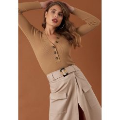 NA-KD Trend Sweter z guzikami - Beige. Brązowe swetry damskie NA-KD Trend, dekolt w kształcie v. Za 141.95 zł.