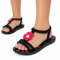 Sandały dziecięce Ipanema 83355 DAISY BABY. Czarne sandały dziewczęce Ipanema, z materiału, bez zapięcia. Za 39.00 zł.