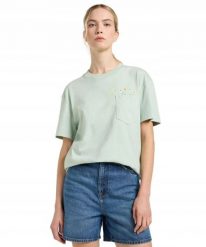 DAMSKA KOSZULKA LEE EMBROIDERY POCKET TEE SOFT SAGE 112363833. Bluzki damskie Lee, m, bez wzorów, bez kołnierzyka, bez ramiączek. Za 79.99 zł.