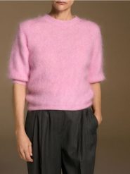 Sweter z moherem - różowy. Czerwone swetry damskie Reserved, l, bez wzorów, z dzianiny, bez kołnierzyka, bez ramiączek, bez kaptura. Za 279.99 zł.