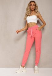 Różowe Dresowe Spodnie High Waist z Błyszczącym Sznurkiem w Pasie Darciasa. Czerwone spodnie dresowe damskie Renee, l, bez wzorów, z dresówki. Za 59.99 zł.