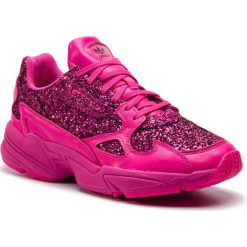 Buty adidas - Falcon W BD8077 Shopnk/Shopnk/Cpurpl. Czerwone obuwie sportowe damskie Adidas, z aplikacjami, z materiału, bez obcasa, na płaskiej podeszwie, bez zapięcia. W wyprzedaży za 399.00 zł.