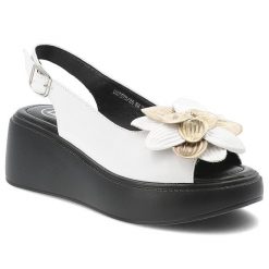 Sandały damskie Filippo, cholewka ze skóry naturalnej ozdobna aplikacja kwiatowa grubsza platformowa podeszwa, białe, DS7578/26. Białe klapki damskie Filippo, z aplikacjami, ze skóry, eleganckie, bez obcasa, na koturnie. Za 199.00 zł.
