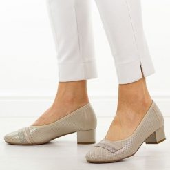 Złote czółenka damskie na obcasie Potocki 12792. Żółte czółenka damskie POTOCKI, w ażurowe wzory, z materiału, biznesowe, z okrągłym noskiem, bez obcasa, na obcasie, bez zapięcia. Za 189.00 zł.